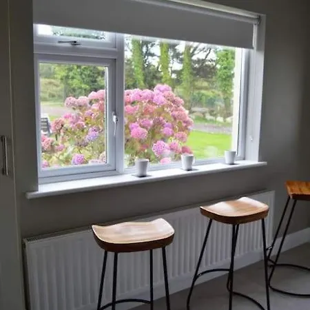 Twin View - In Pontoon Дом отдыха *